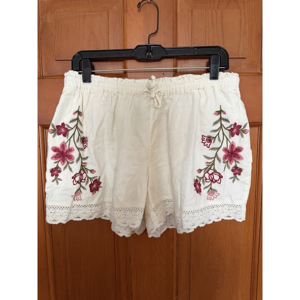 Women's Universal Thread Embroidered Flower Pull-On Shorts Size Medium Floral